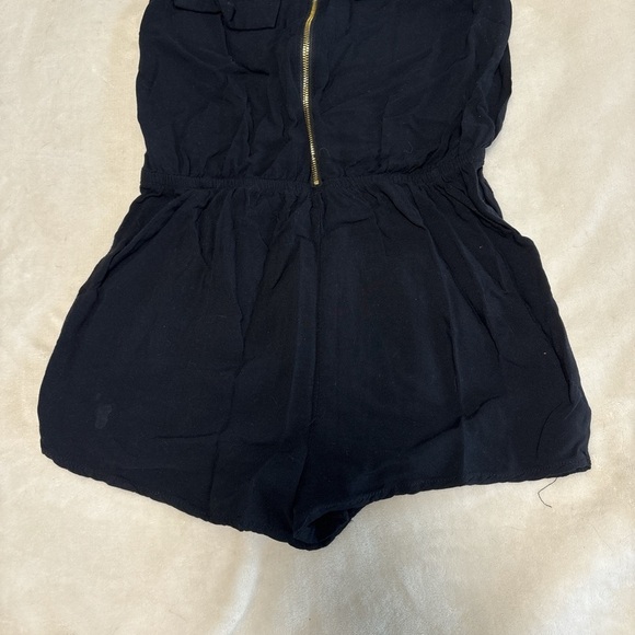 Black and gold romper with pockets - Picture 3 of 7